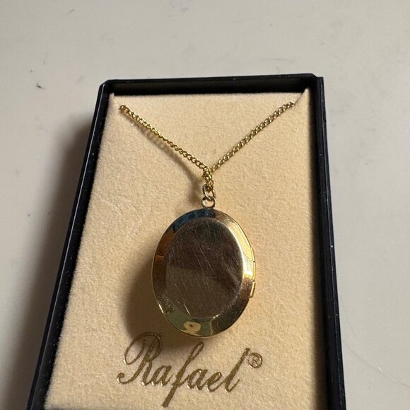 Vintage Rafael Cameo Necklace Pendant Black Glass Intaglio Gold Tone Rim New Box - Picture 4 of 4
